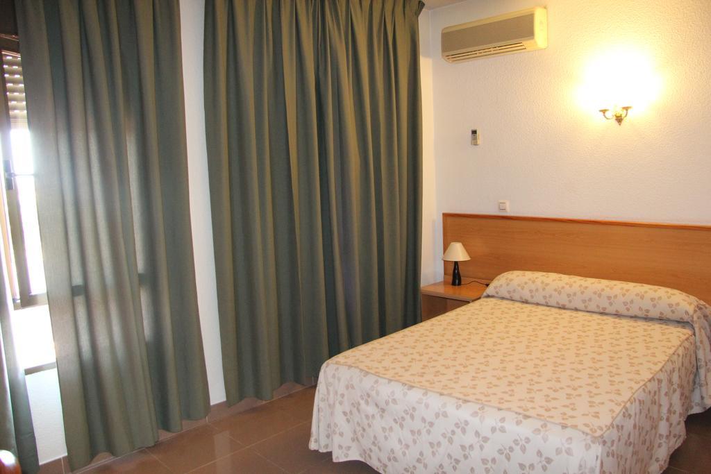Hostal Cazalegas Екстер'єр фото